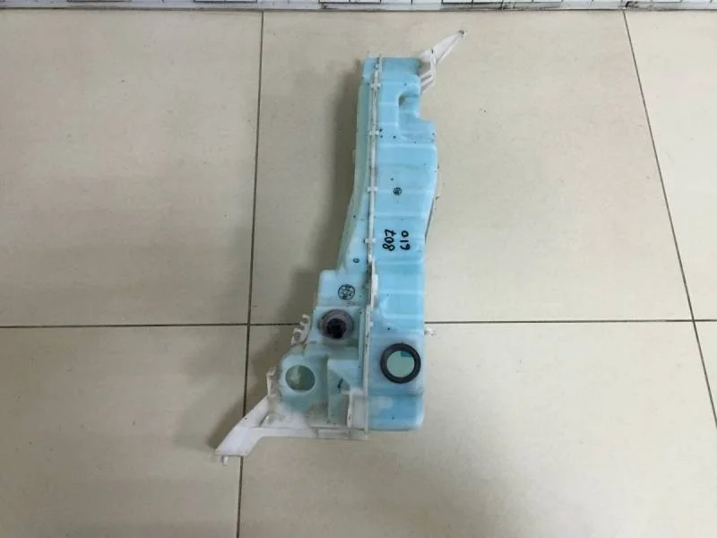 Бачок омывателя лобового стекла Lexus LX570 (J200) 2007-2015