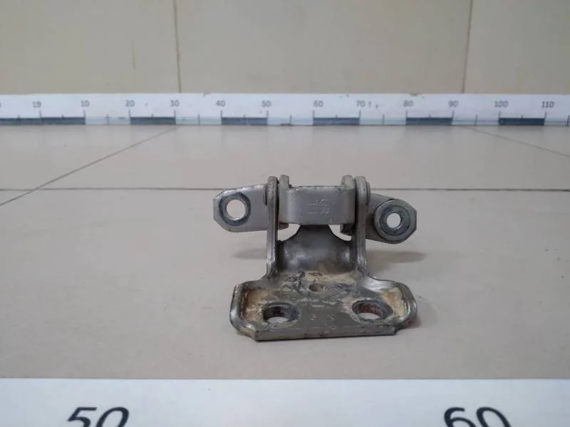 Петля двери задней правой нижняя Suzuki Liana 2001-2007