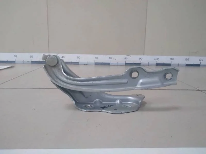 Петля капота левая Skoda Octavia (A7) 2013>