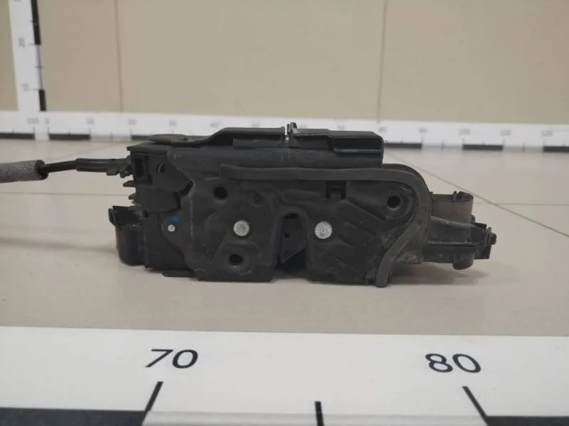 Замок двери передней левой Skoda Rapid 2019>