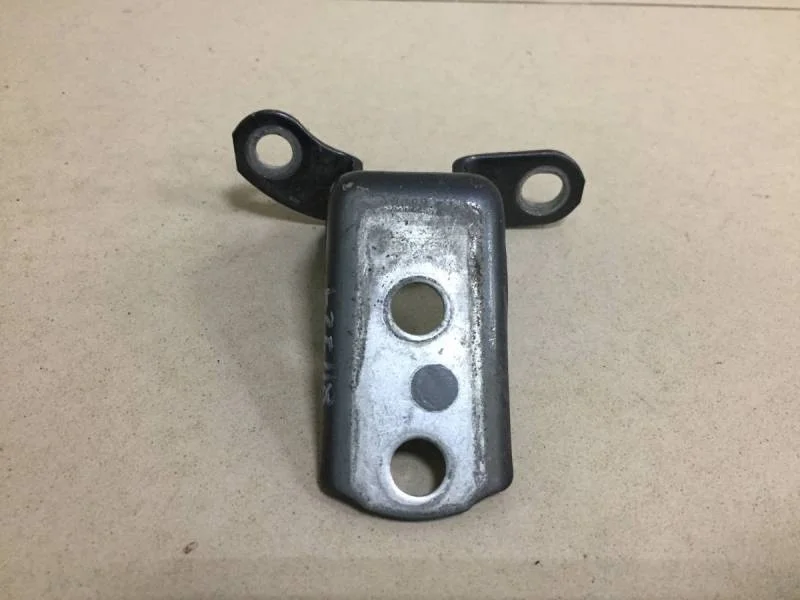 Петля двери задней левой нижняя Toyota Corolla E150 2006-2013