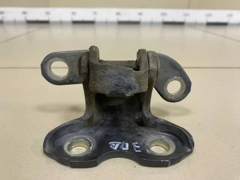 Петля двери задней правой верхняя Toyota Auris (E150) 2006-2012