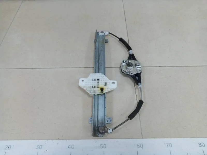 Стеклоподъемник механ. задний правый Kia Rio 3 (UB) 2011-2017