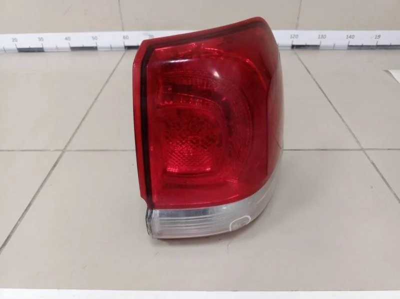 Фонарь задний наружный правый Toyota Land Cruiser (J200) 2007-2015