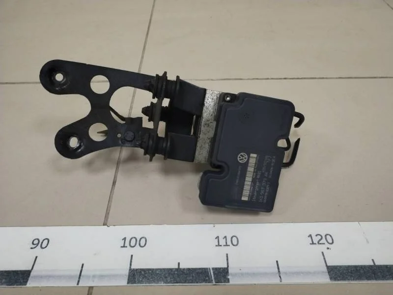 Блок ABS (насос) Volkswagen Golf Plus 5 2005-2014