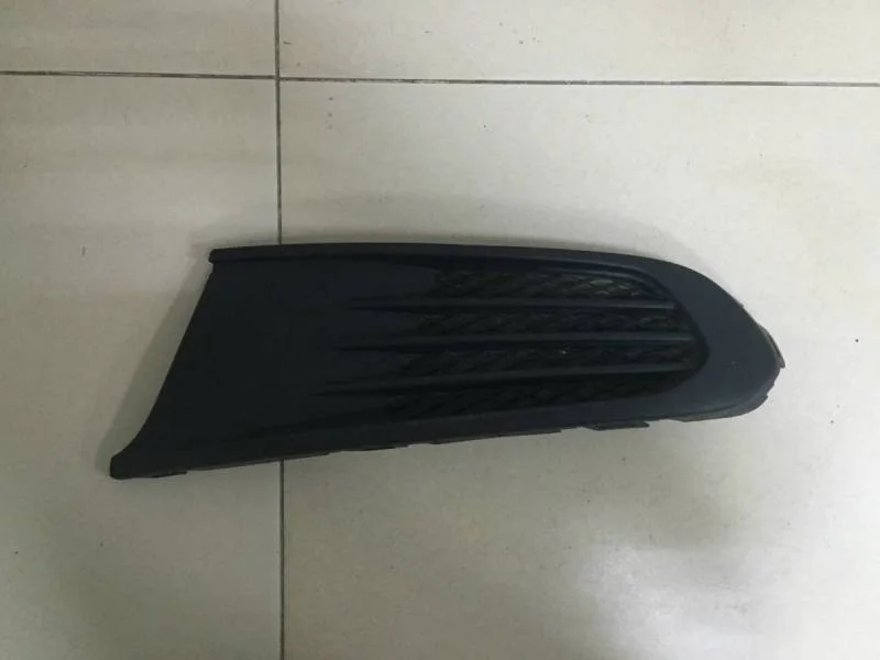 Решетка в бампер левая Volkswagen Polo (Sed RUS) 2011>