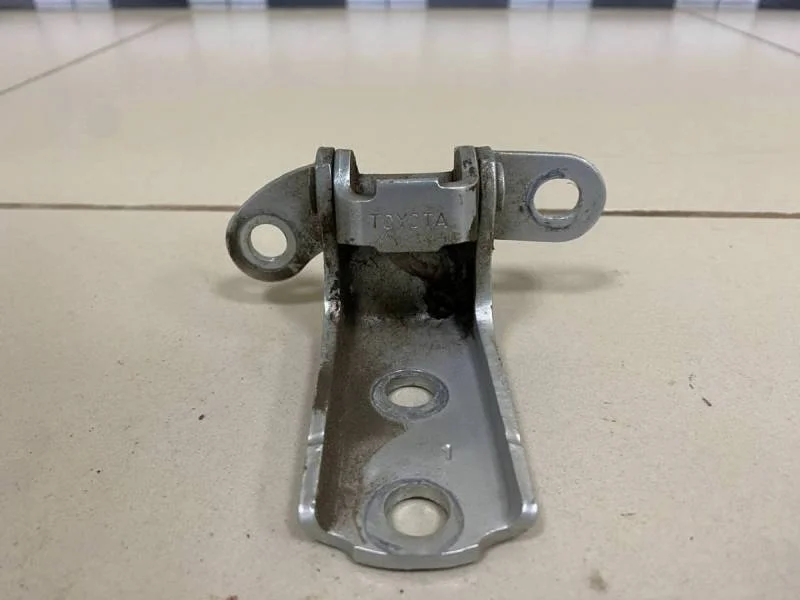Петля двери задней правой нижняя Toyota Corolla E120 2001-2007