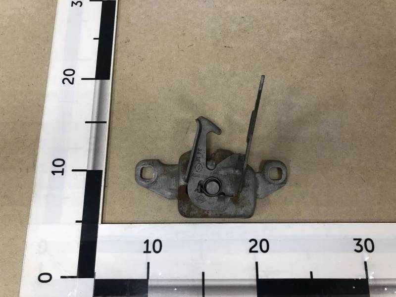 Замок капота Renault Duster 2012>