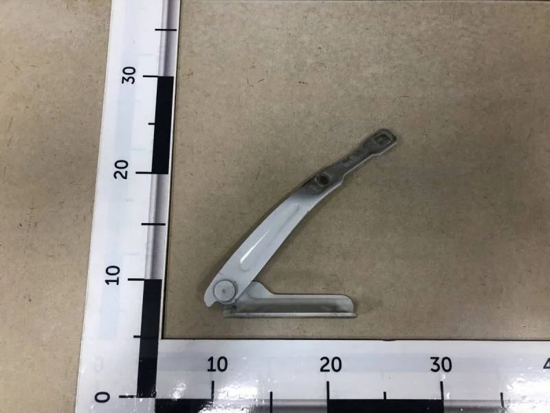 Петля капота левая Renault Duster 2012>