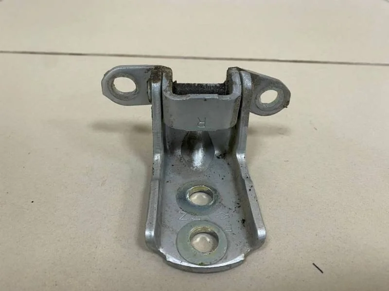 Петля двери задней левой нижняя Nissan X-Trail (T31) 2007-2014