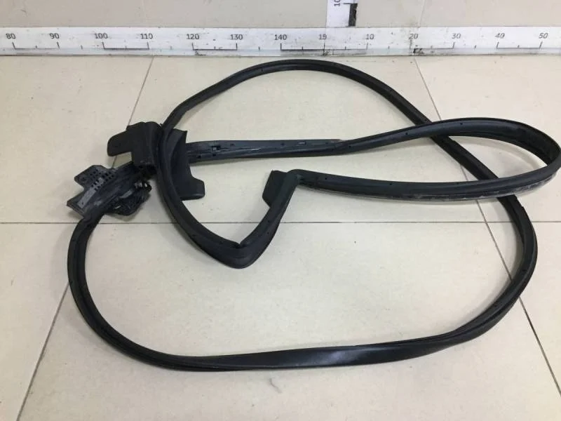 Уплотнитель двери Lexus RX 350 2015>