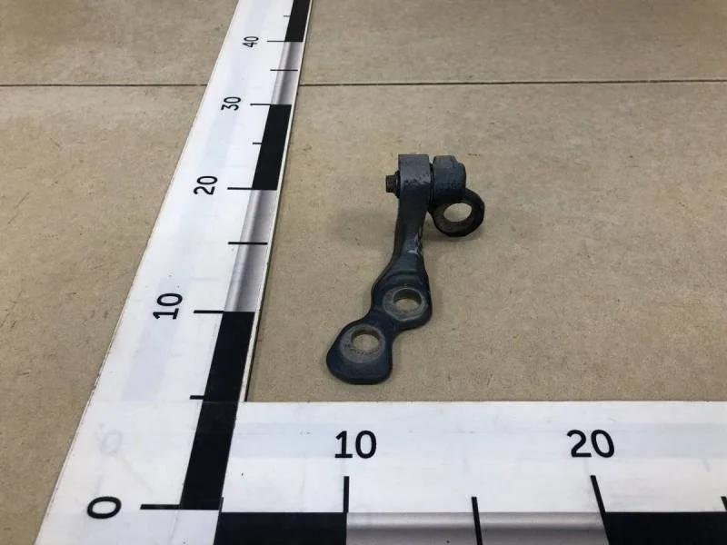 Петля двери передней правой верхняя Ford C-MAX 2003-2010