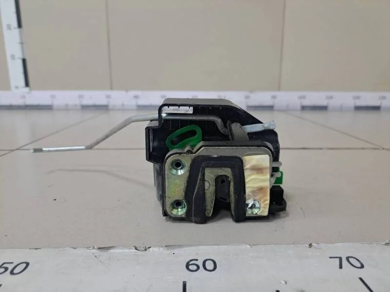 Замок двери передней правой Hyundai Solaris 2010-2017