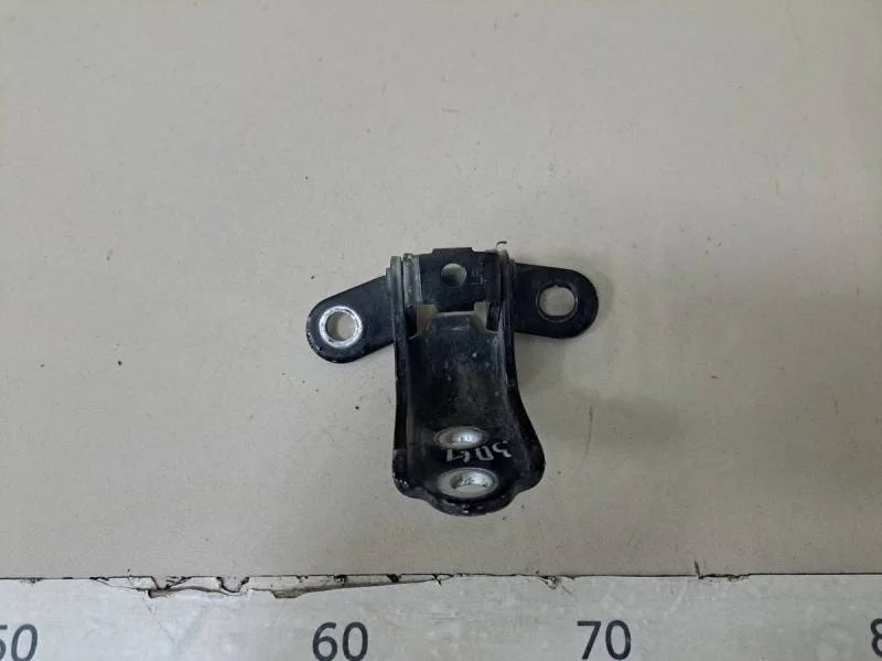 Петля двери задней правой нижняя Hyundai Solaris 2010-2017