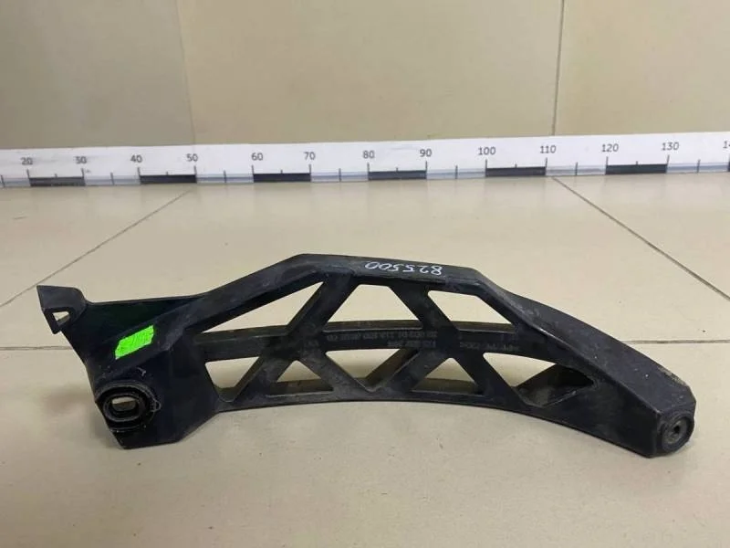 Направляющая заднего бампера правая Skoda Octavia (A5 1Z-) 2004-2013