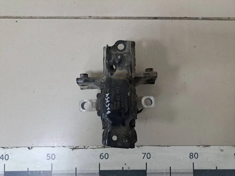 Опора двигателя левая Volkswagen Polo (Sed RUS) 2011>