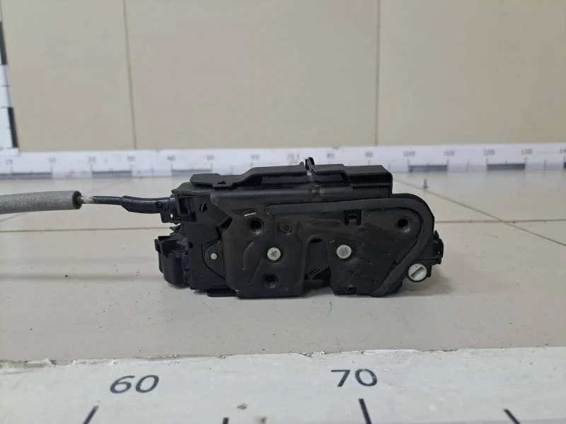 Замок двери задней левой Skoda Octavia (A7) 2013>