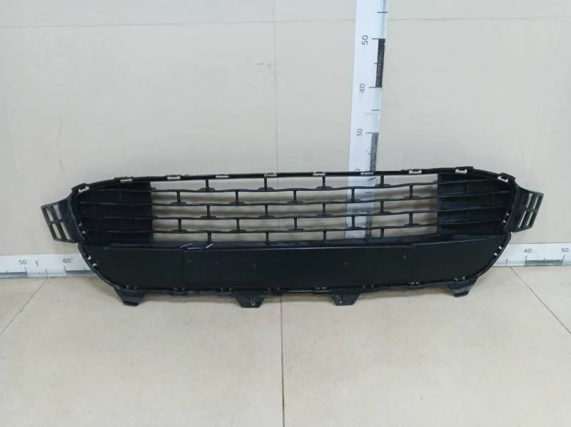 Решетка в бампер центральная Kia Rio 4 (FB) 2017>