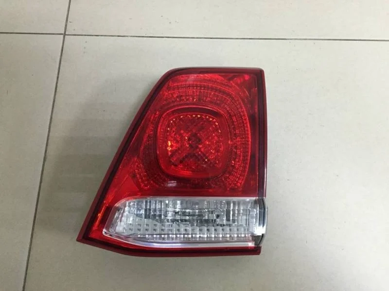Фонарь задний внутренний правый Toyota Land Cruiser (J200) 2007-2015