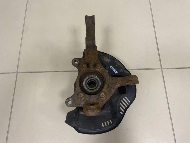 Кулак поворотный передний правый Toyota Corolla E150 2006-2013