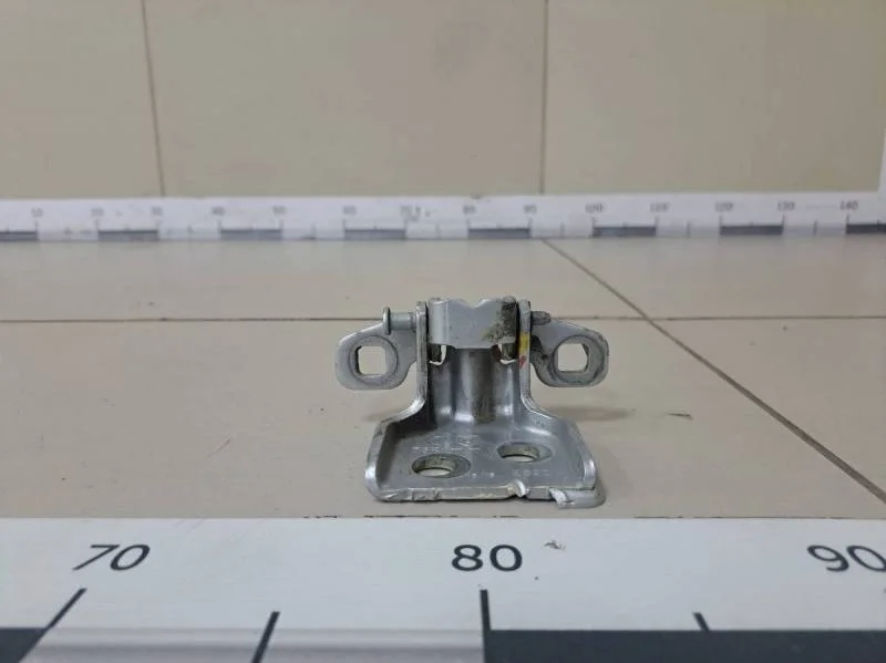 Петля двери Renault Duster 2012>