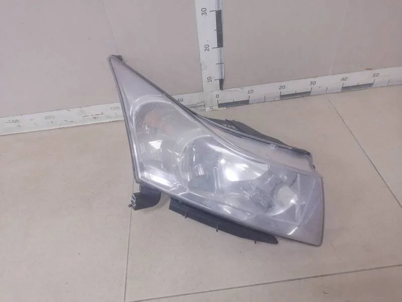 Фара правая Chevrolet Cruze (J300) 2009-2016
