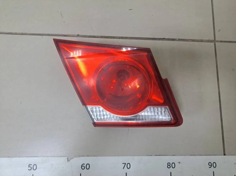 Фонарь задний внутренний левый Chevrolet Cruze (J300) 2009-2016