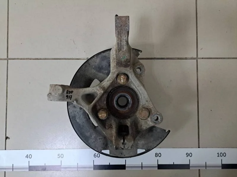 Кулак поворотный передний левый Chevrolet Cruze (J300) 2009-2016