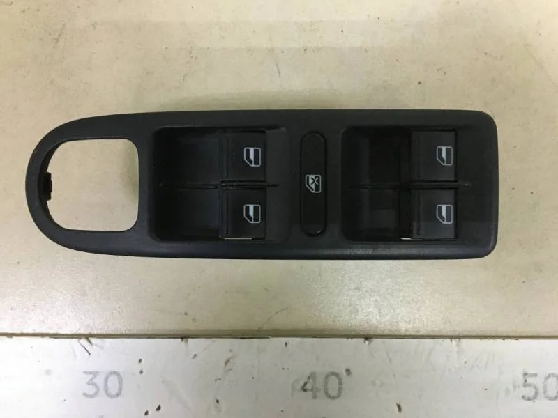 Блок управления стеклоподъемниками Volkswagen Golf 6 (5K) 2009-2013