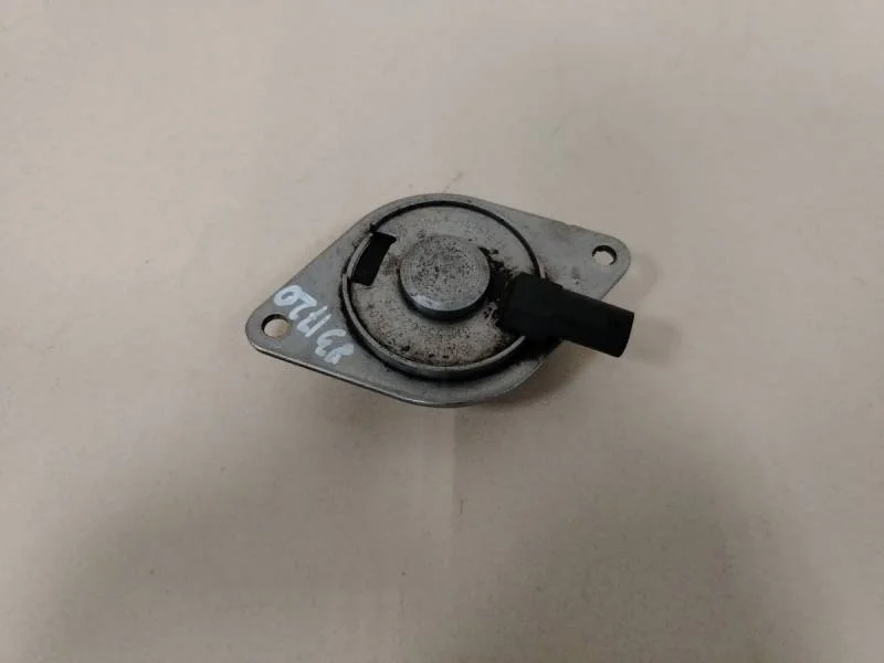 Клапан электромагн. изменения фаз ГРМ Opel Astra J 2010-2017