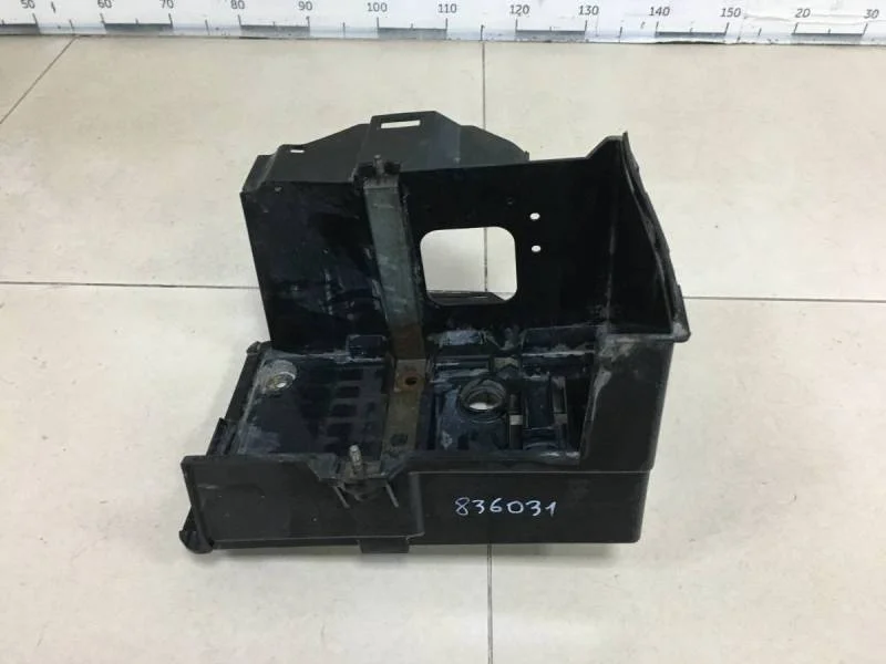 Крепление АКБ (корпус / подставка) Ford Focus 2 (DB) 2008-2011