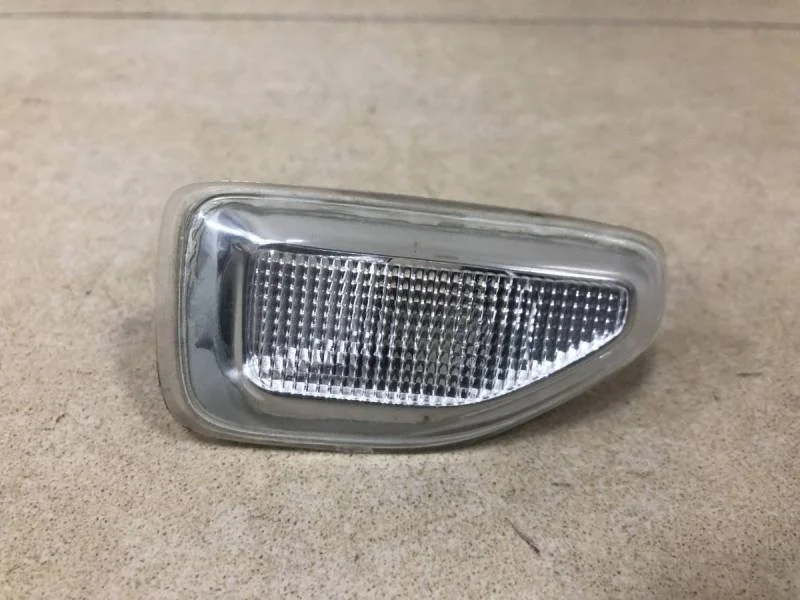 Повторитель на крыло Renault Sandero 2014>