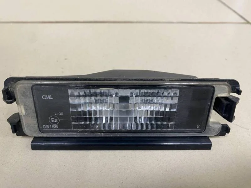 Фонарь подсветки номера Renault Sandero 2014>