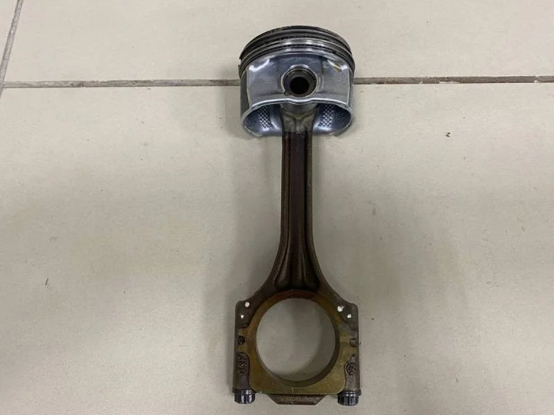 Поршень с шатуном Skoda Yeti 2009>