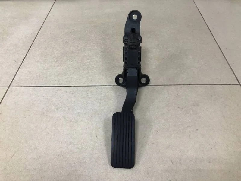 Педаль газа Hyundai Solaris 2017>