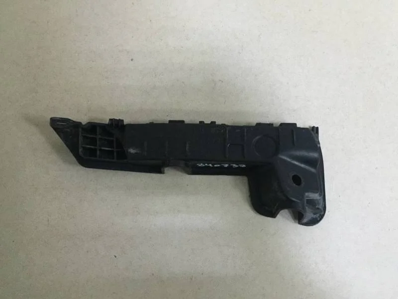 Кронштейн переднего бампера левый Kia Rio 4 (FB) 2017>