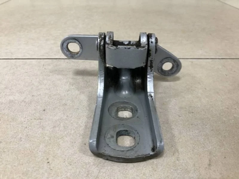 Петля двери передней правой верхняя Opel Astra J 2010-2017