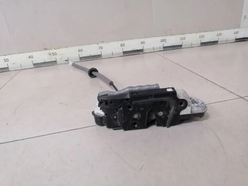 Замок двери передней левой Skoda Rapid 2012-2020