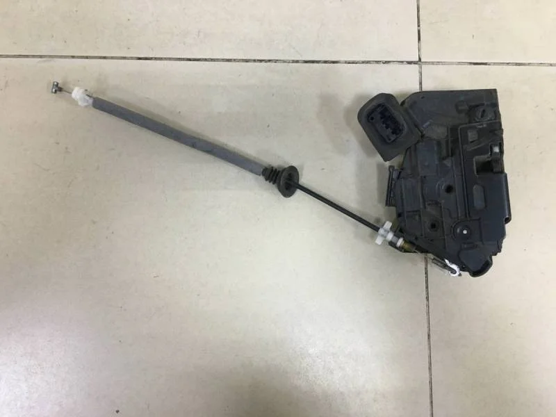 Замок двери задней правой Skoda Rapid 2012-2020