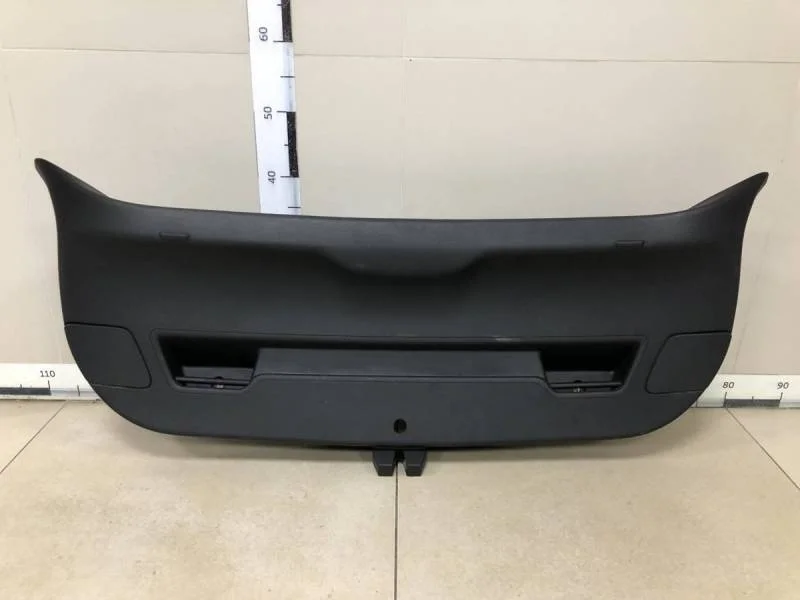 Обшивка двери багажника Opel Astra J 2010-2017
