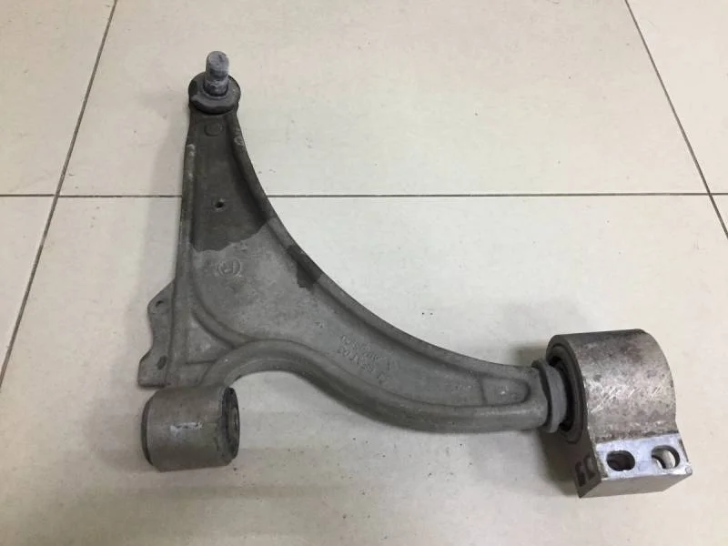 Рычаг передний правый Opel Astra J 2010-2017