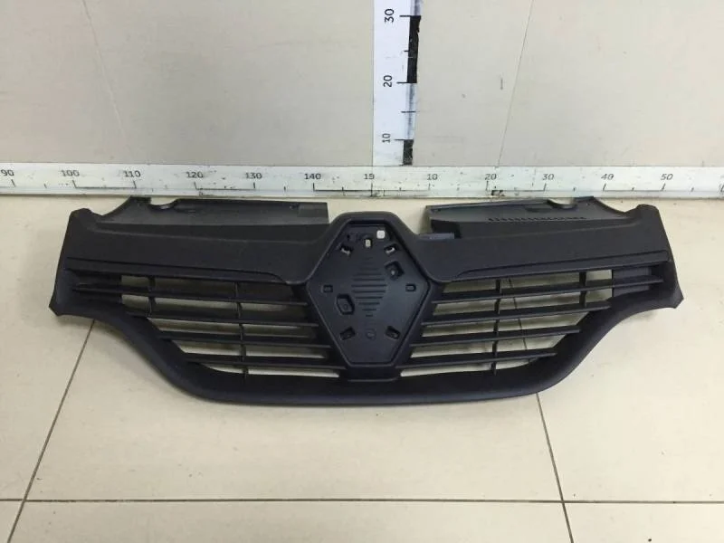 Решетка радиатора Renault Logan (2) 2014>