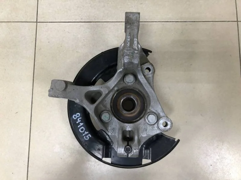 Кулак поворотный передний левый Opel Astra J 2010-2017