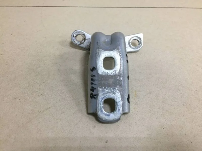 Петля двери задней левой нижняя Opel Astra J 2010-2017