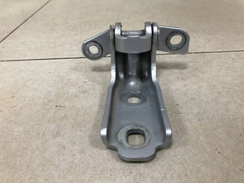 Петля двери задней правой нижняя Opel Astra J 2010-2017