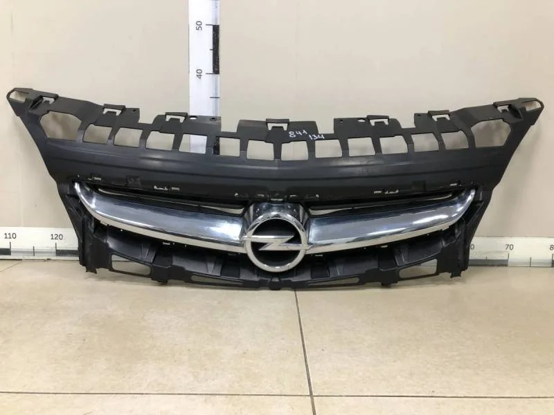 Решетка радиатора Opel Astra J 2010-2017