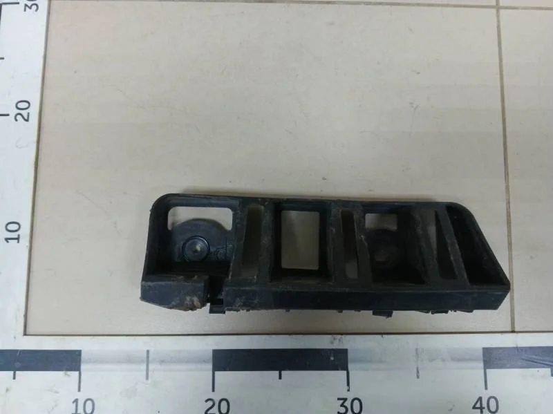 Кронштейн заднего бампера правый Skoda Rapid 2012-2020