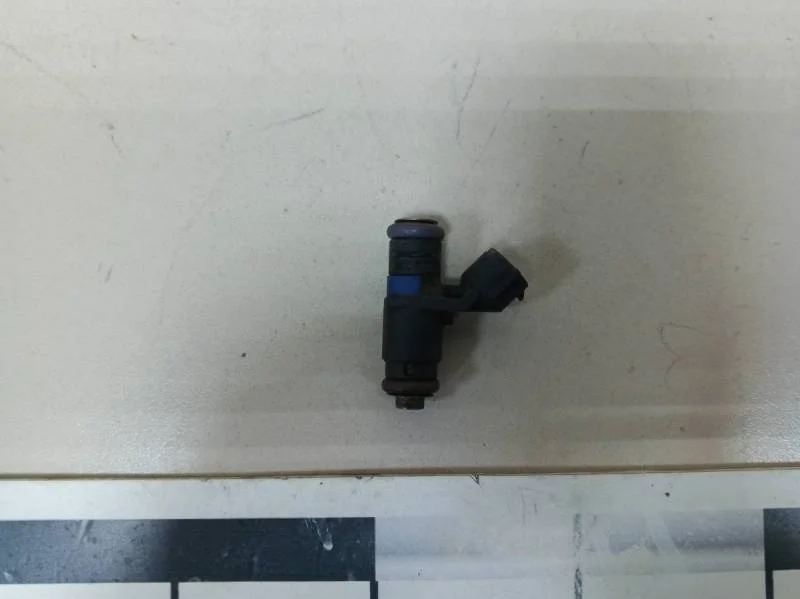 Форсунка инжекторная электрическая Skoda Rapid 2012-2020