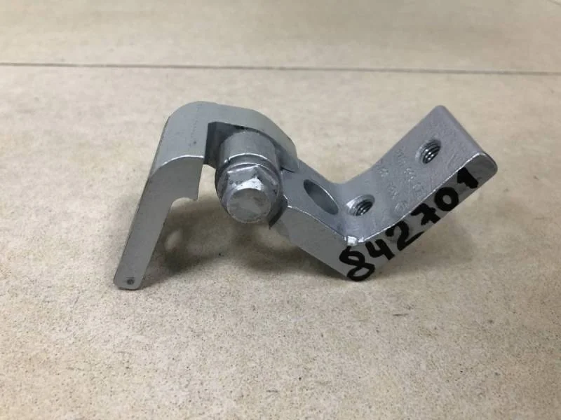 Петля двери задней правой верхняя Skoda Octavia (A5 1Z-) 2004-2013