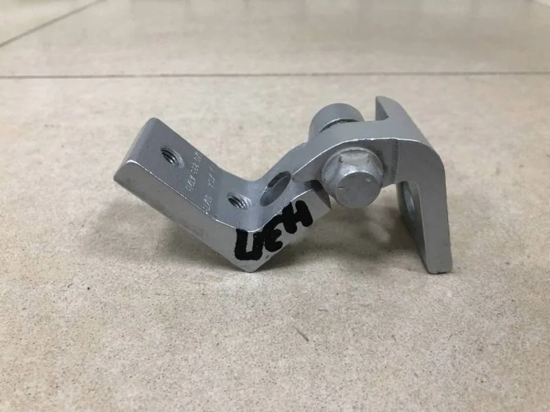 Петля двери задней правой нижняя Skoda Octavia (A5 1Z-) 2004-2013